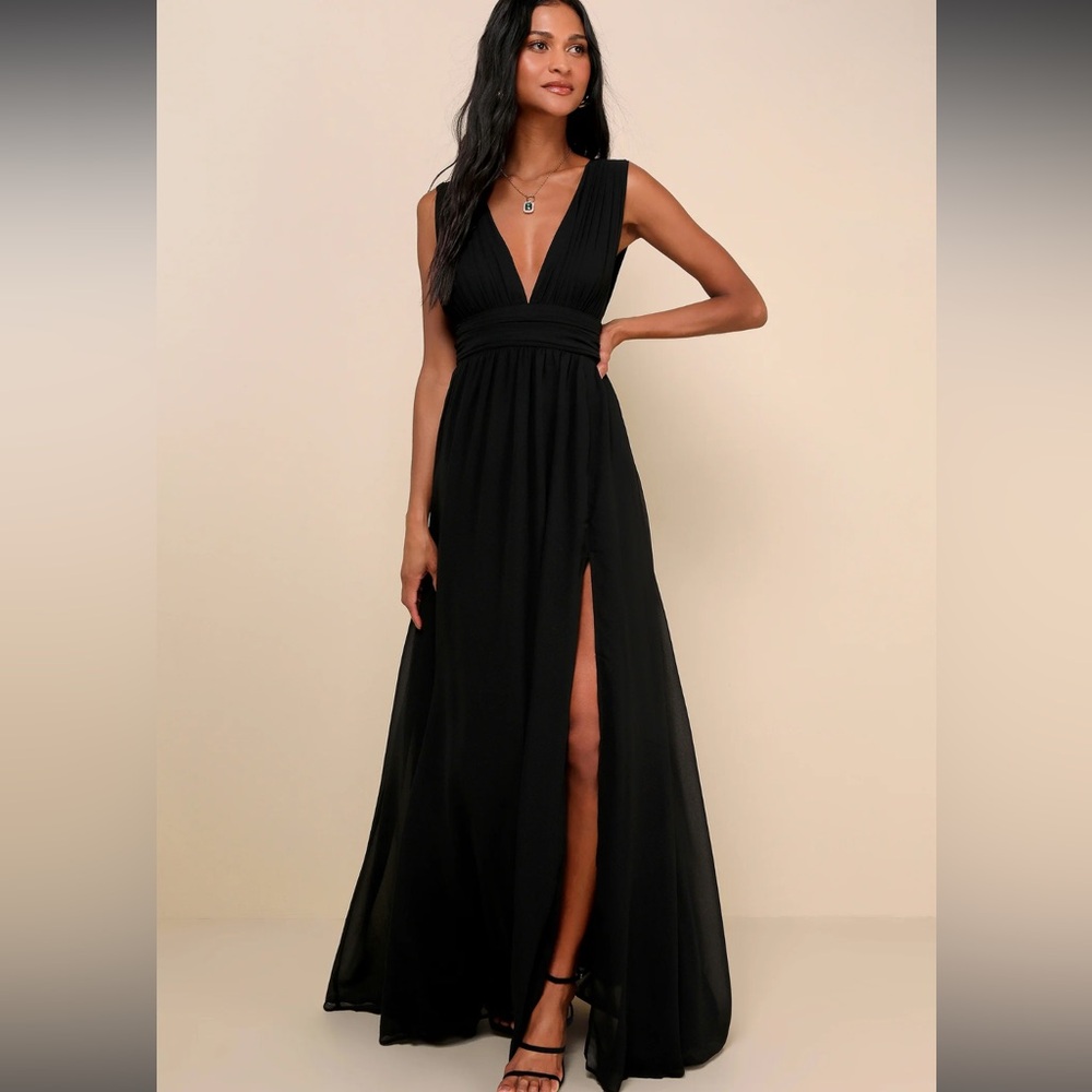 Lulu’s Black Heavenly Hues Airy Woven Chiffon Plunging V-Neck Maxi‎ Dress M